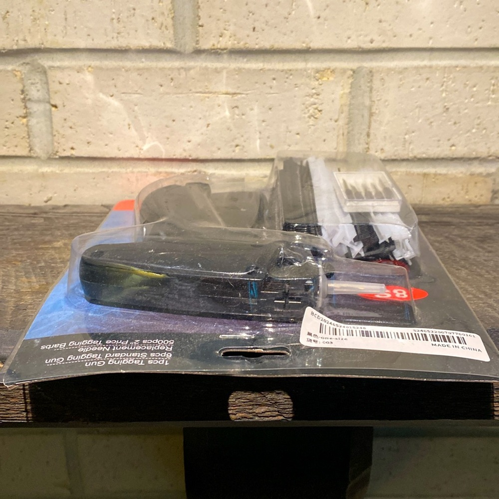 Tagging Gun- New In Box - Picture 3 of 3